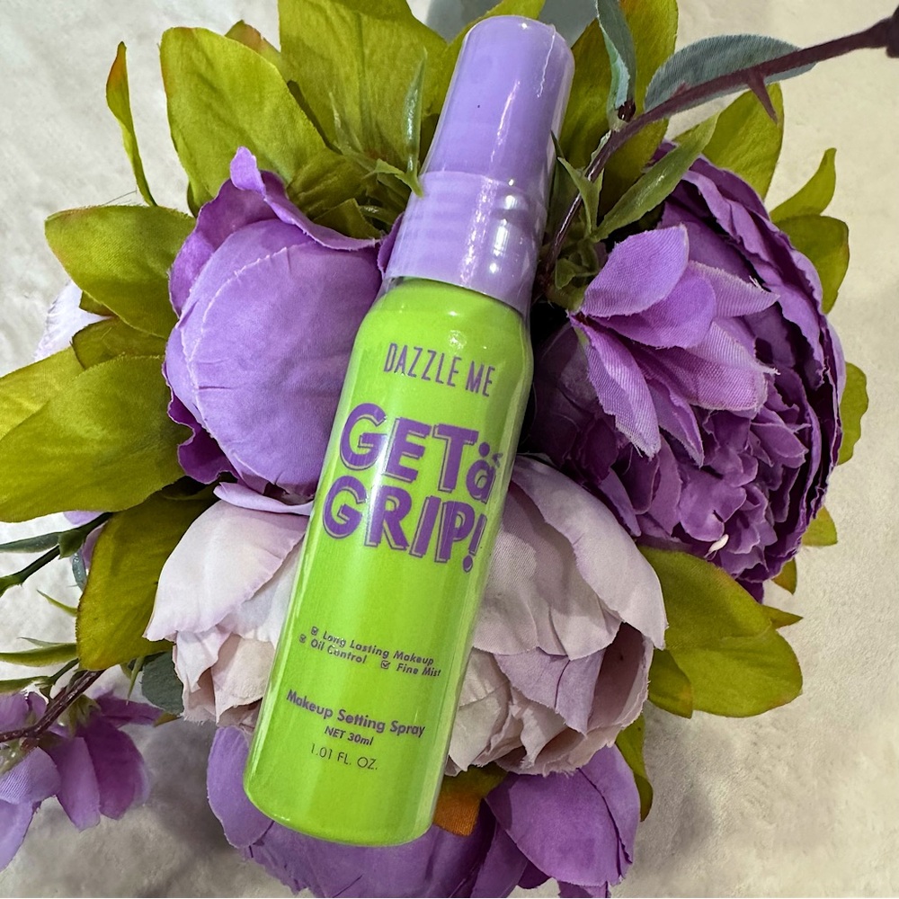 NEW Dazzle Me Get a Grip Makeup Setting Spray